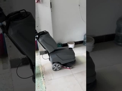 Компактный стиральщик легко очищает плиточные полы